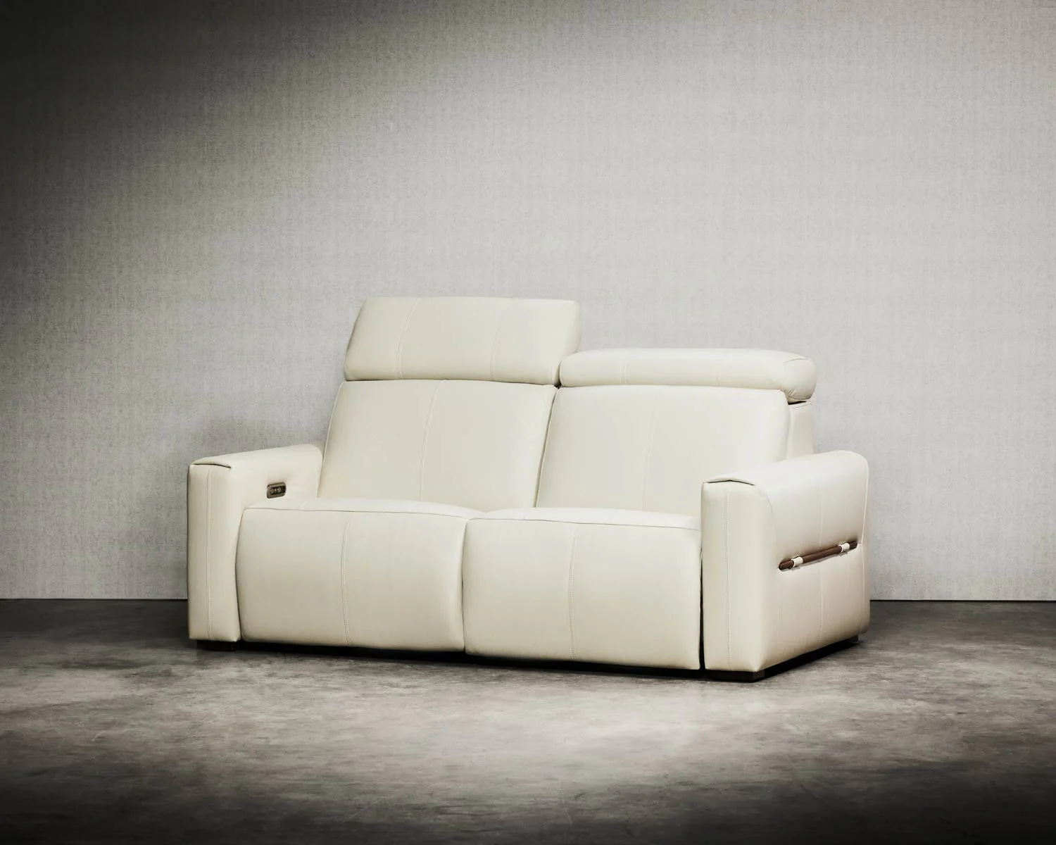Cosmos 3-seater reclining sofa in genuine leather Meubles Via available at warehouse price Longueuil